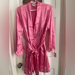 NWT Hot Pink Large Morgan Taylor Robe  💯 polyester 36 1/2 inches long